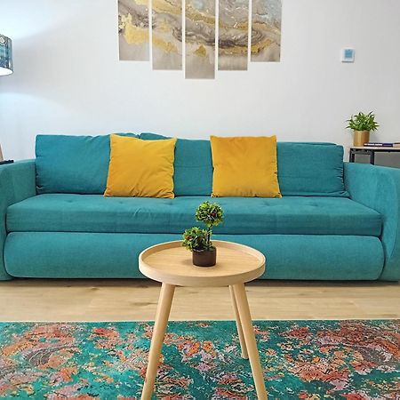 Sunshine - New & Quiet 1Br Apt, Business Area, Close To Airport, Highway A3, Subway ブカレスト エクステリア 写真