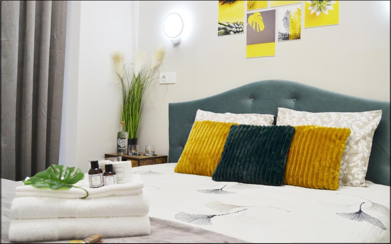 Sunshine - New & Quiet 1Br Apt, Business Area, Close To Airport, Highway A3, Subway ブカレスト エクステリア 写真