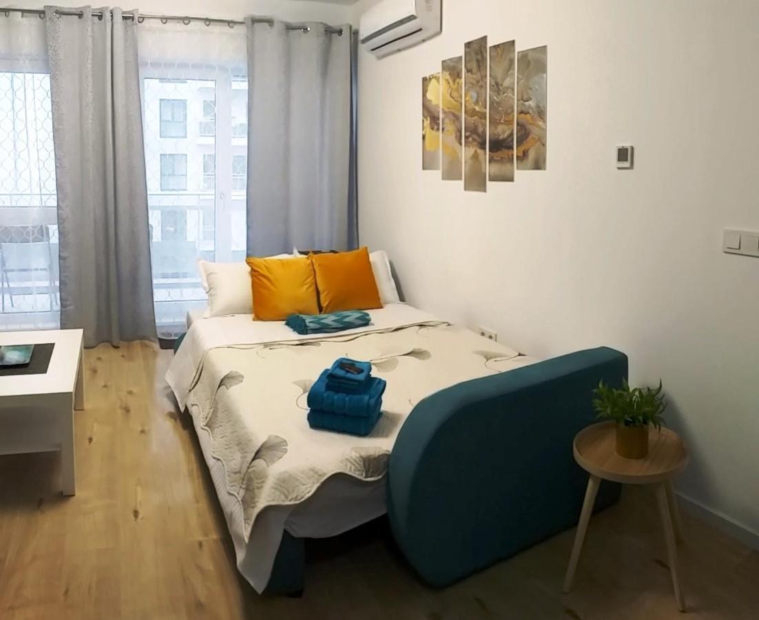 Sunshine - New & Quiet 1Br Apt, Business Area, Close To Airport, Highway A3, Subway ブカレスト エクステリア 写真